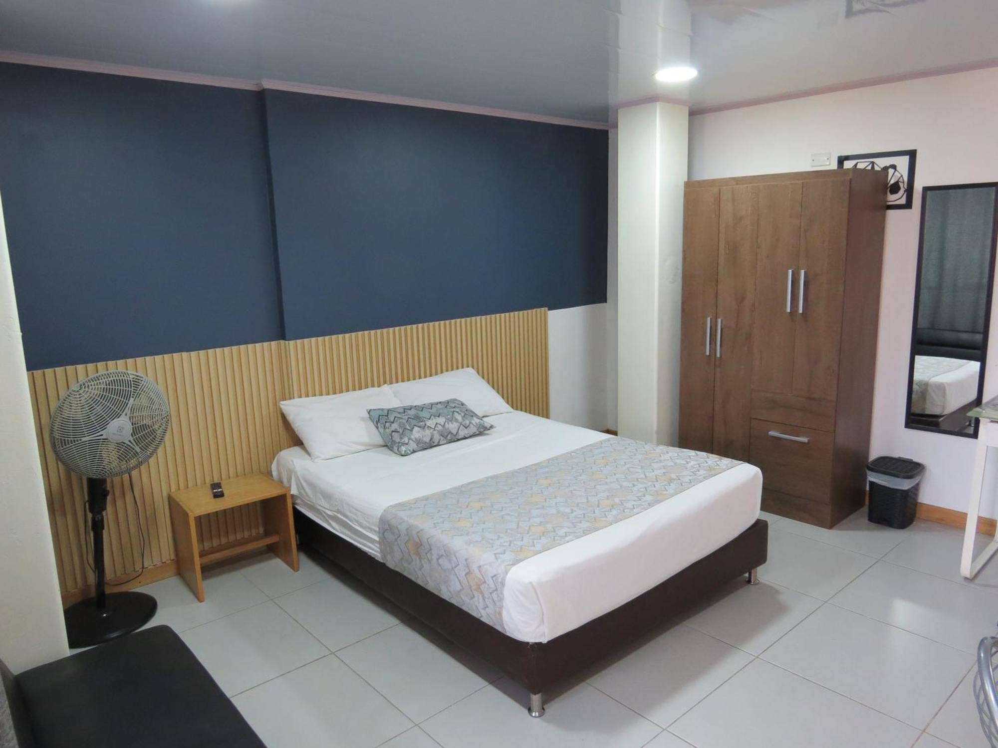 Hotel A & A Santa Alejandria Medellin Bagian luar foto