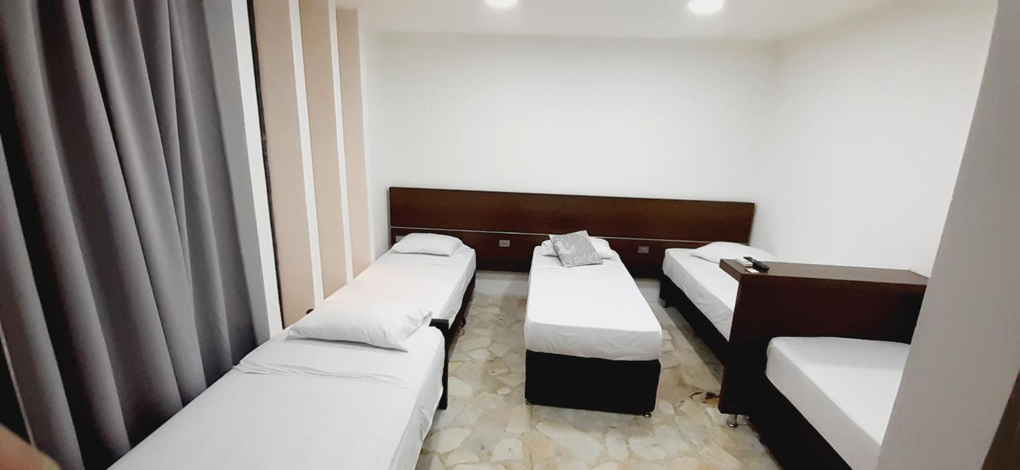 Hotel A & A Santa Alejandria Medellin Bagian luar foto