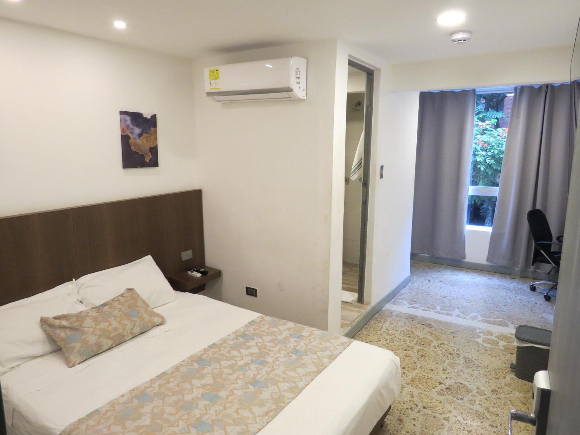 Hotel A & A Santa Alejandria Medellin Bagian luar foto