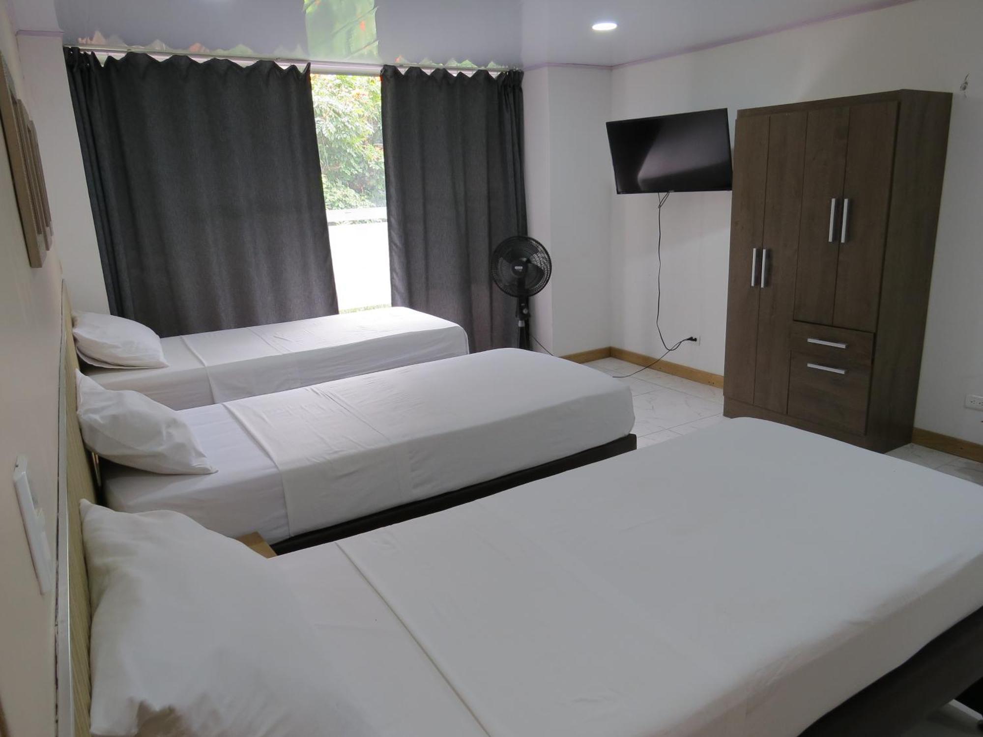 Hotel A & A Santa Alejandria Medellin Bagian luar foto