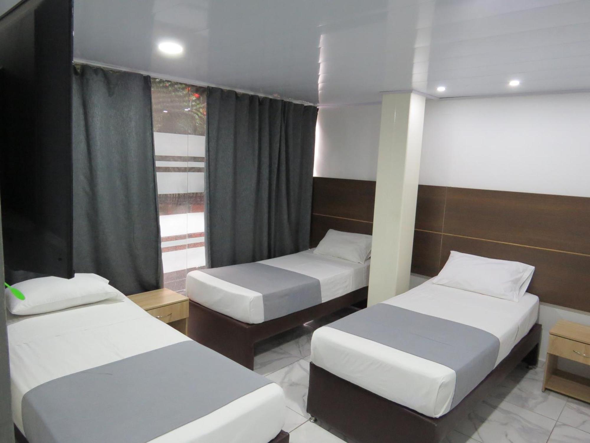 Hotel A & A Santa Alejandria Medellin Bagian luar foto