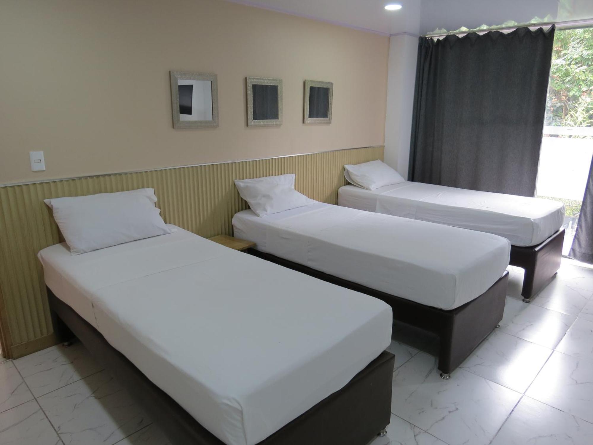 Hotel A & A Santa Alejandria Medellin Bagian luar foto