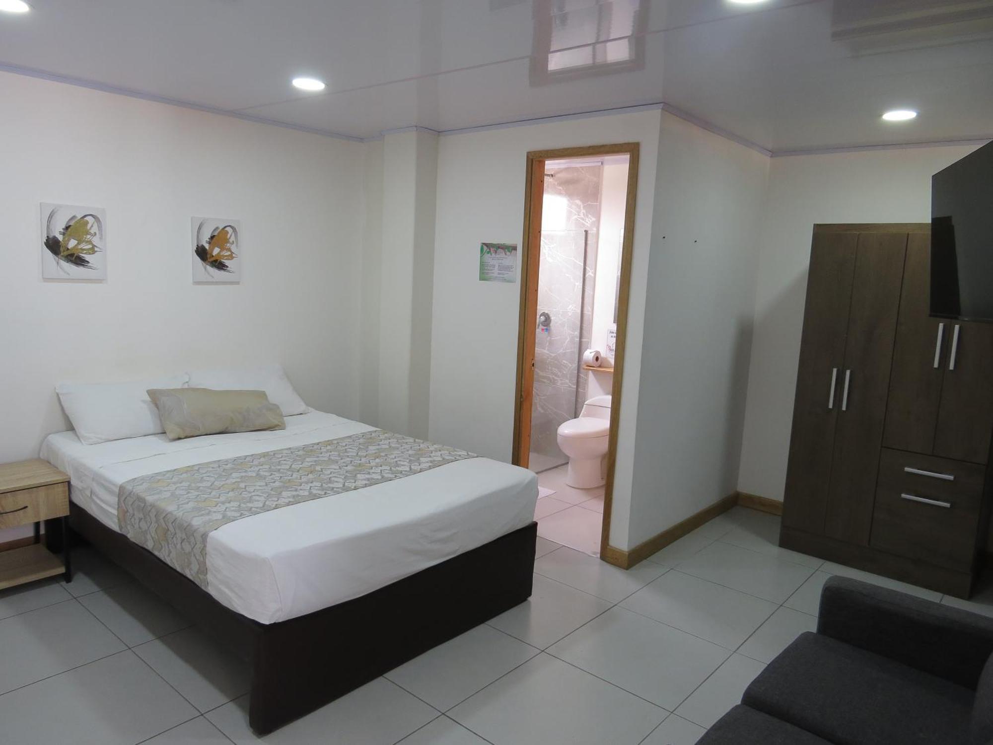 Hotel A & A Santa Alejandria Medellin Bagian luar foto