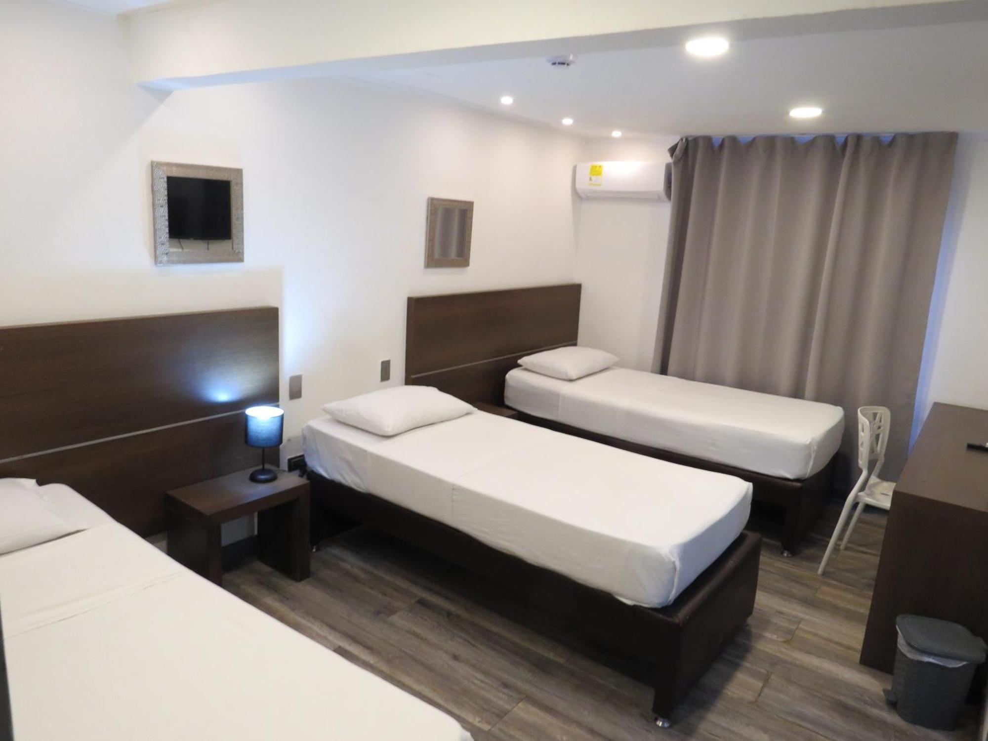 Hotel A & A Santa Alejandria Medellin Bagian luar foto